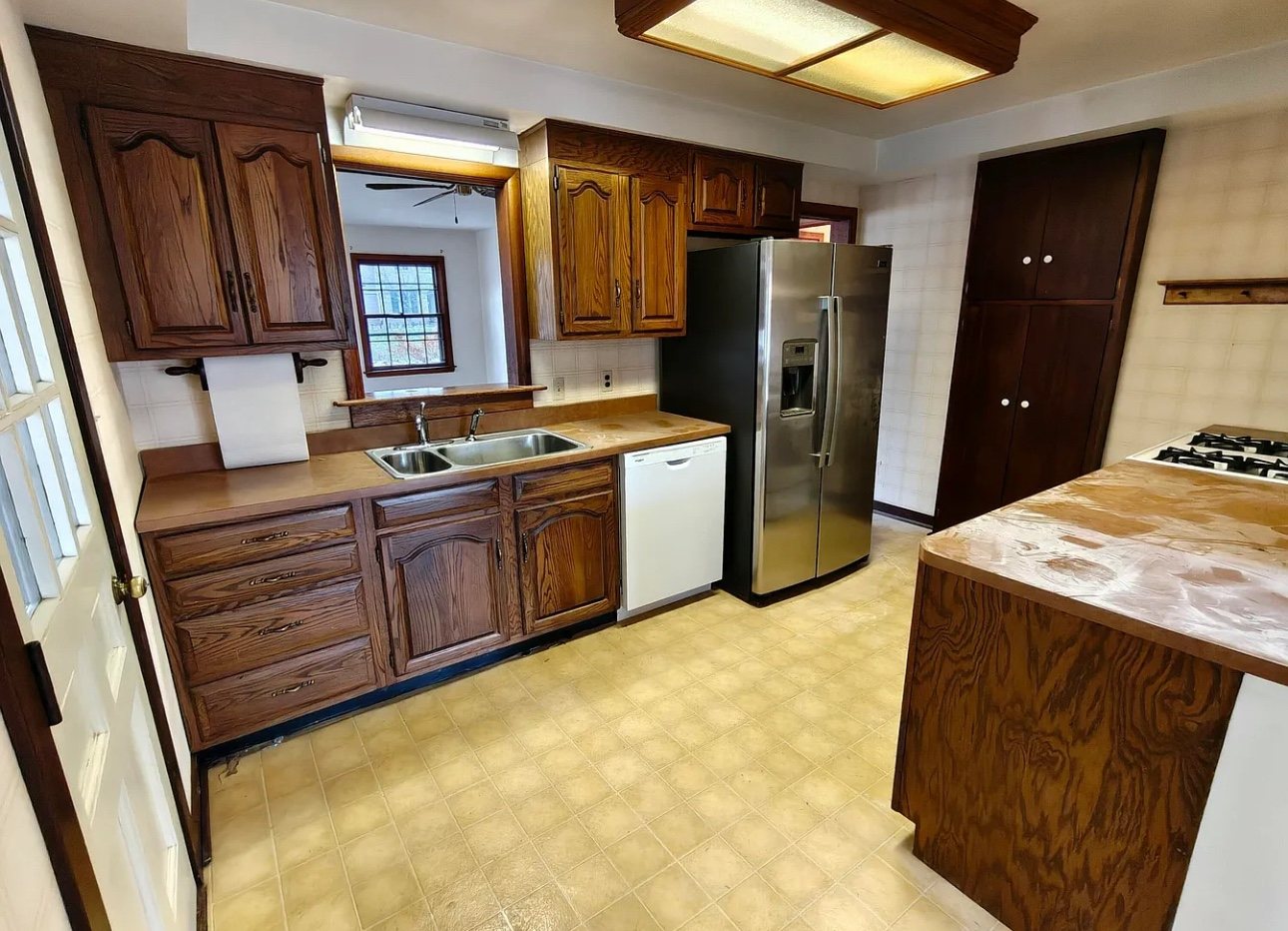 Kitchen before renovation